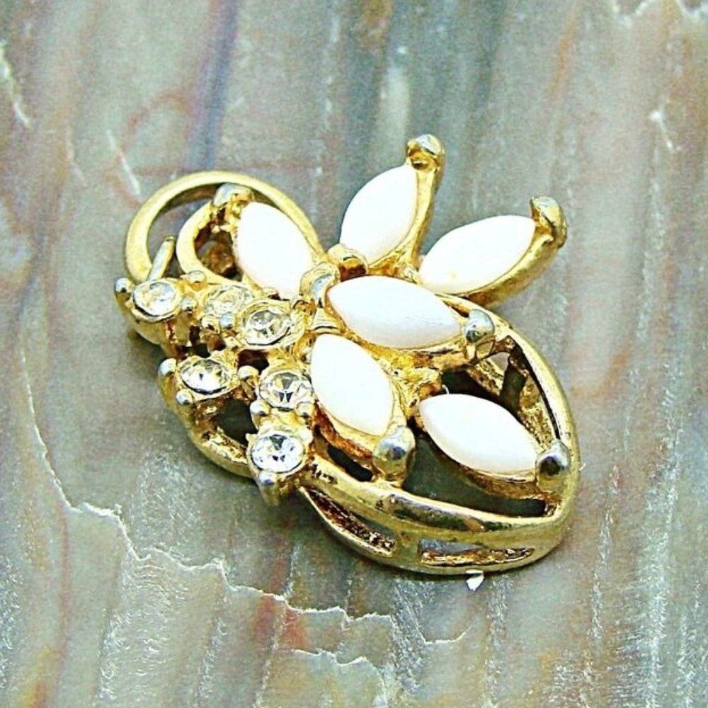 Vintage White Stone Floral Cluster Pendant Rhinestones Gold Tone Filigree 1"